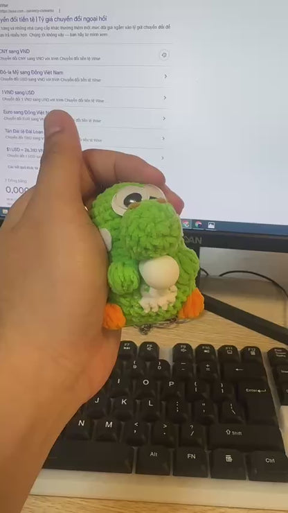 WoolyArtis™ | Cute Yoshi Crochet Keychain, Super Mario Inspired Squeeze Toy, Gamer Fidget Charm, Green Dinosaur Stress Relief Gift, Kawaii Bag Accessory